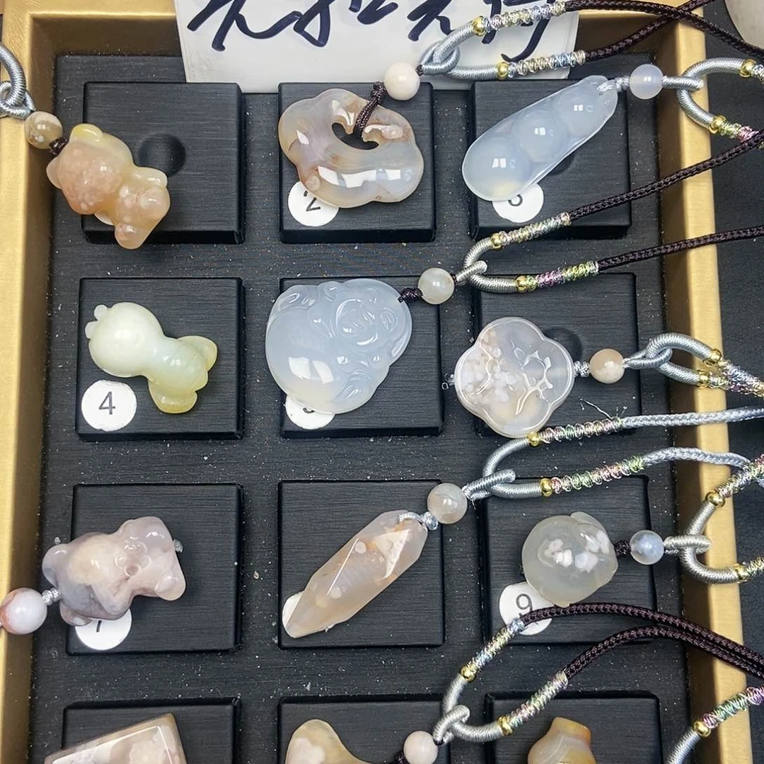 石英质玉颈饰未镶嵌