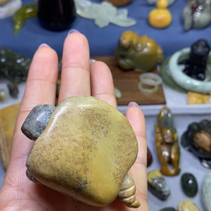 岫岩河磨玉（透闪石质玉）未镶嵌把件