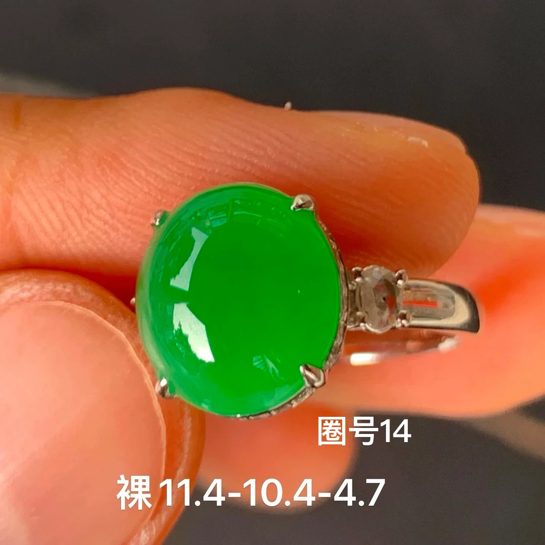 冰阳绿蛋面天然翡翠戒指 镶嵌精致