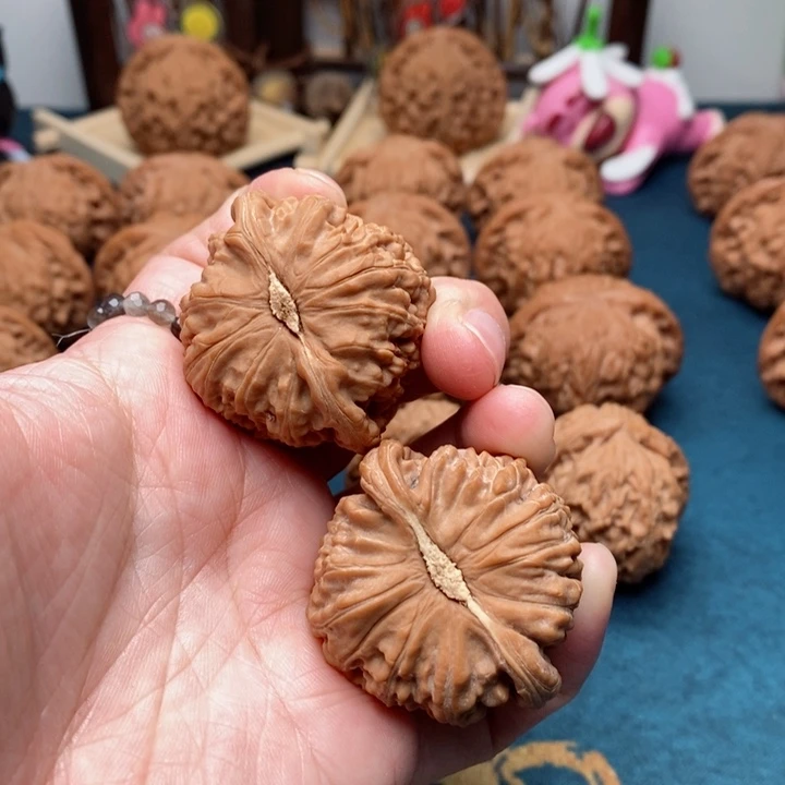 文玩核桃把件朝**拾白狮子39