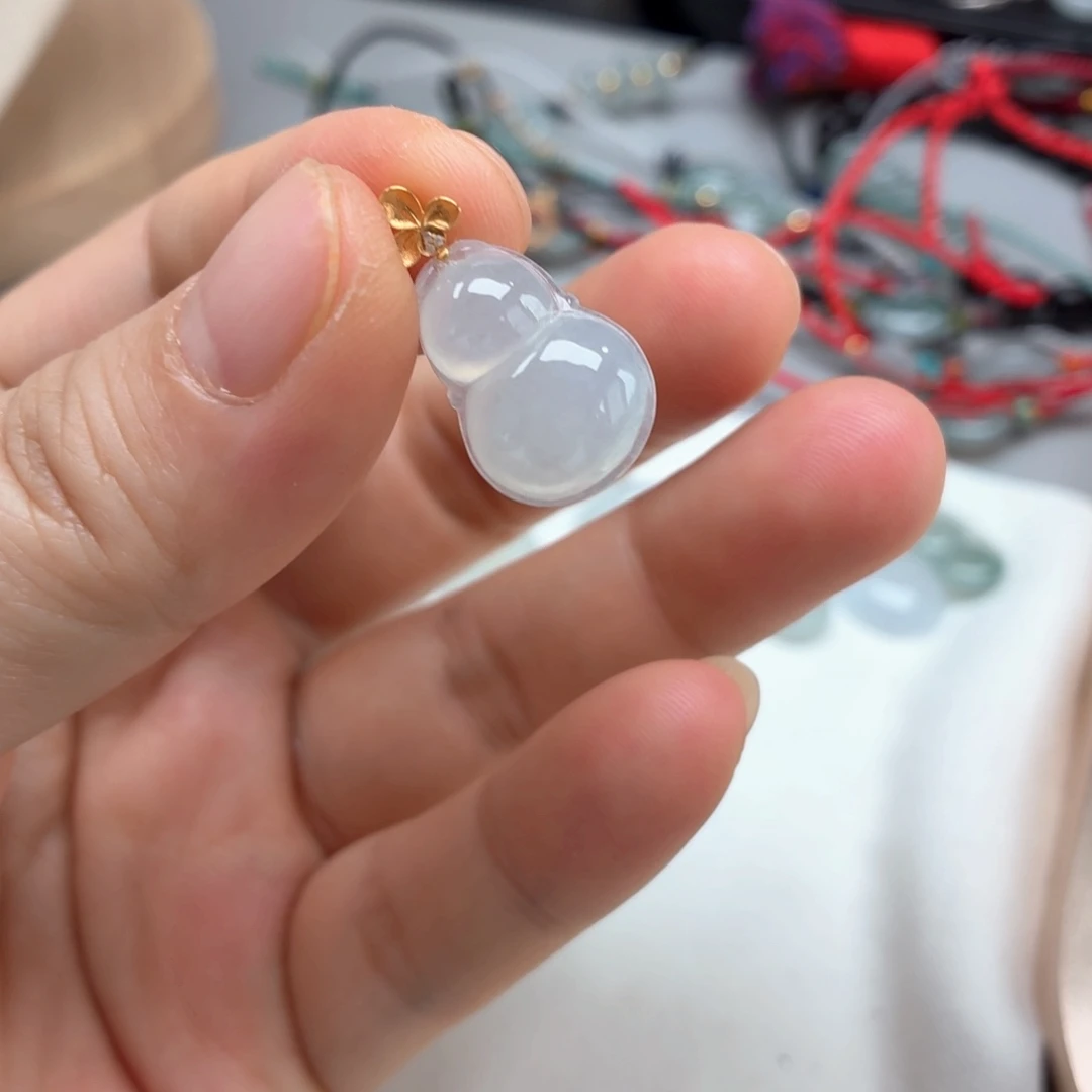 翡翠18K金镶嵌颈饰翡翠葫芦