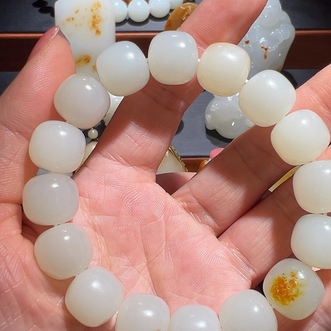 可***可和田玉未镶嵌颈饰