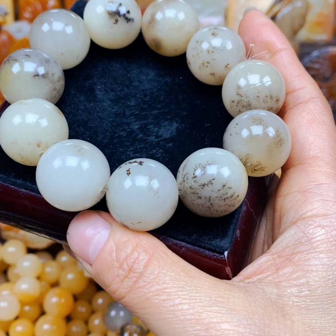 石英质玉（黄龙玉）颈饰未镶嵌