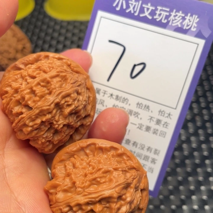 桃核把件40狮子70。。。。。。。