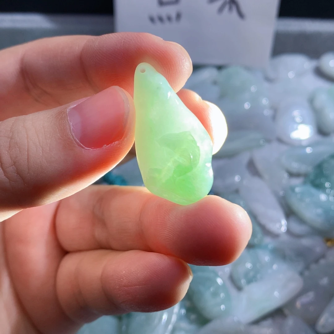 翡翠未镶嵌颈饰翡翠