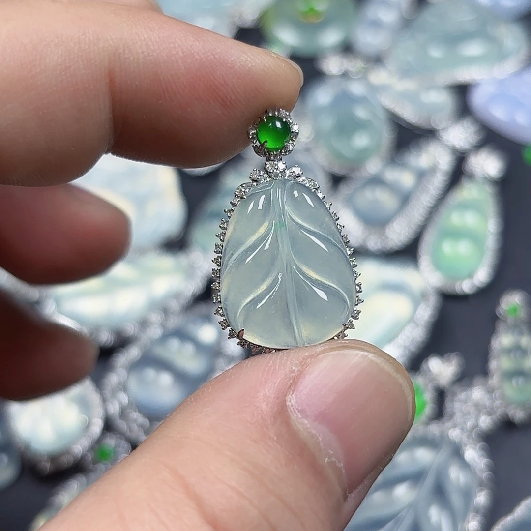 翡翠18K金镶嵌颈饰天然缅甸A货翡翠