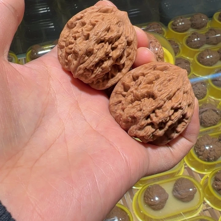 文玩核桃把件麦穗虎头