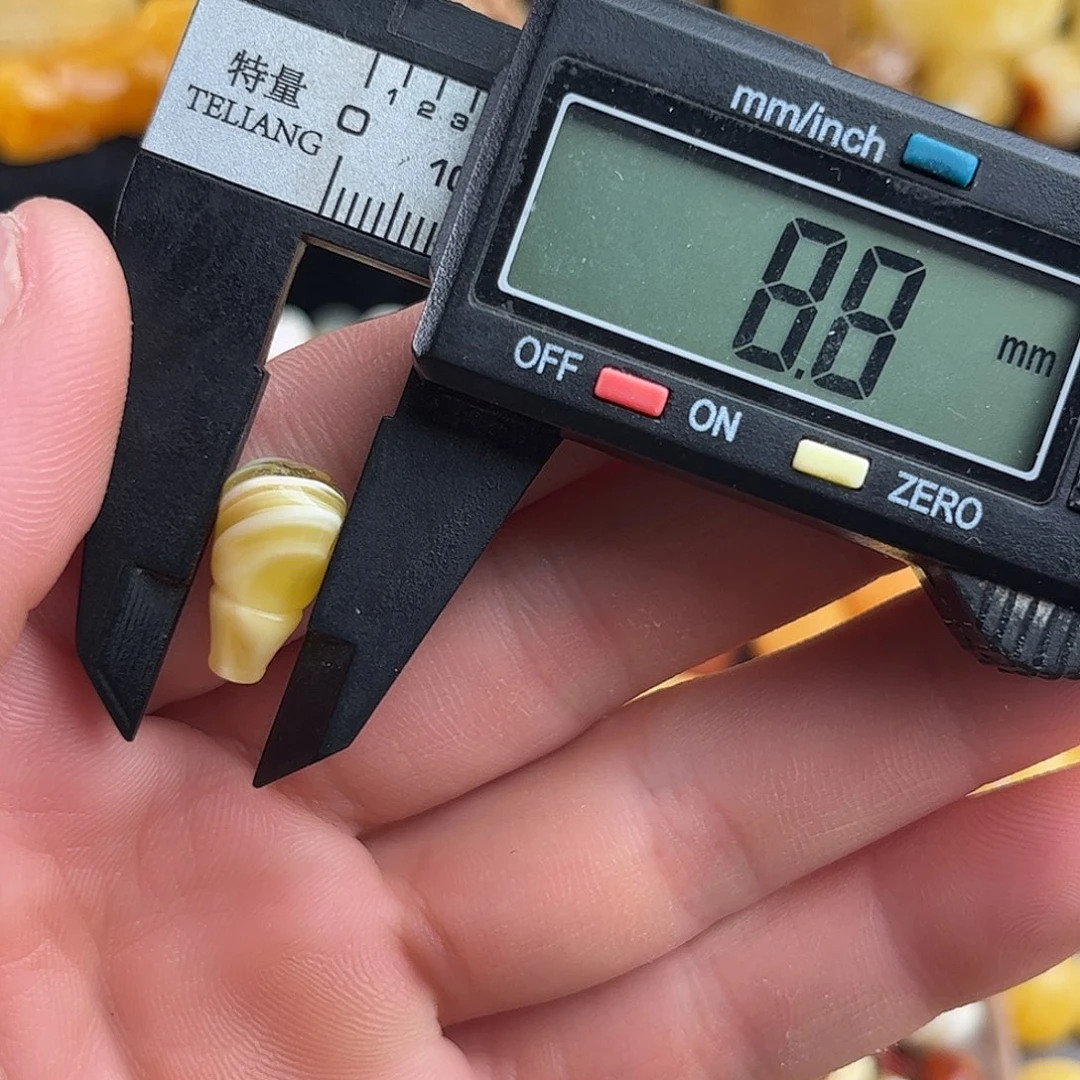 蜜蜡未镶嵌珠宝奇石