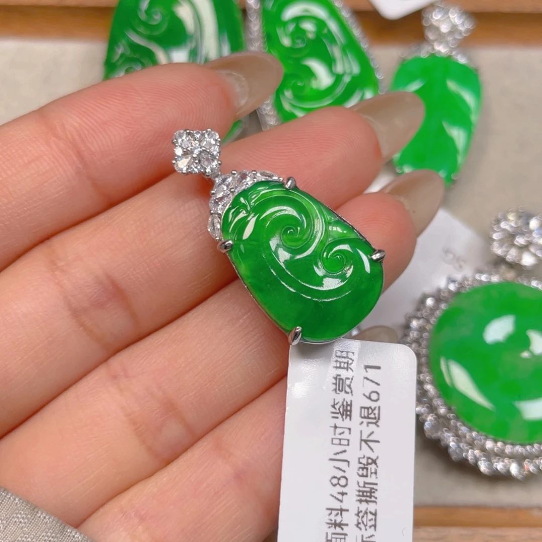 颈饰银S925镶嵌翡翠