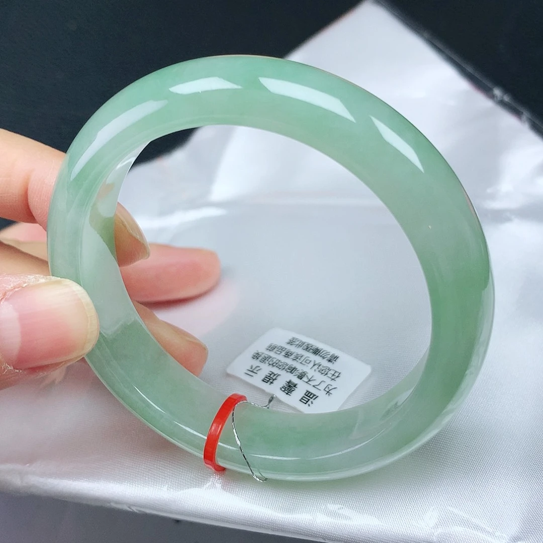 翡翠手镯未镶嵌54圈