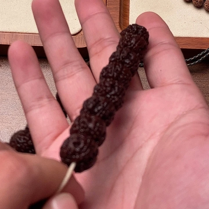 金刚菩提吊坠老树王手持