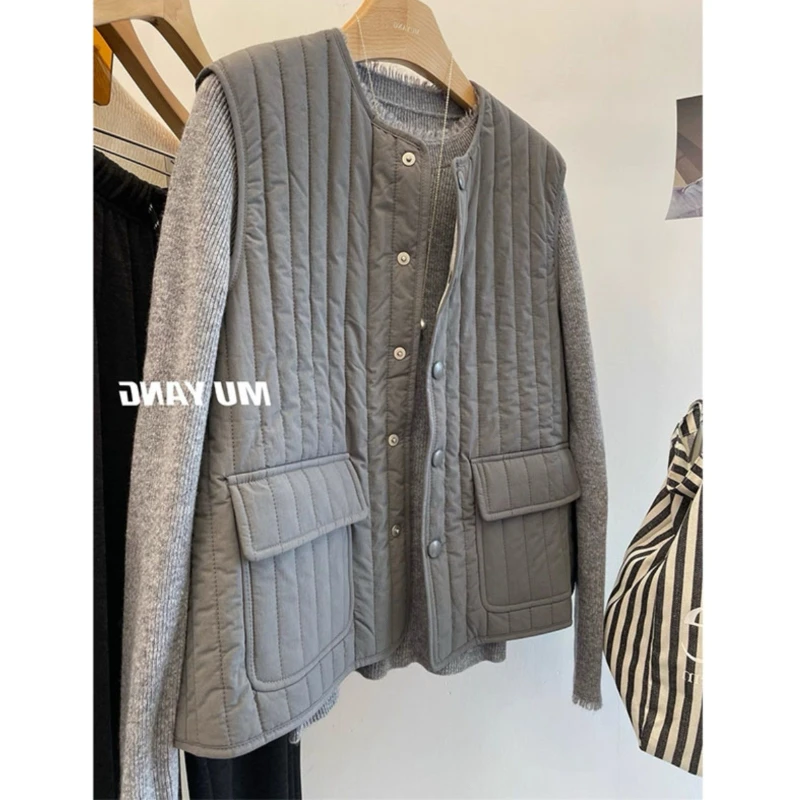 竖纹理夹棉压线马甲无袖坎肩外套秋冬款圆领大口袋三色马夹背心女