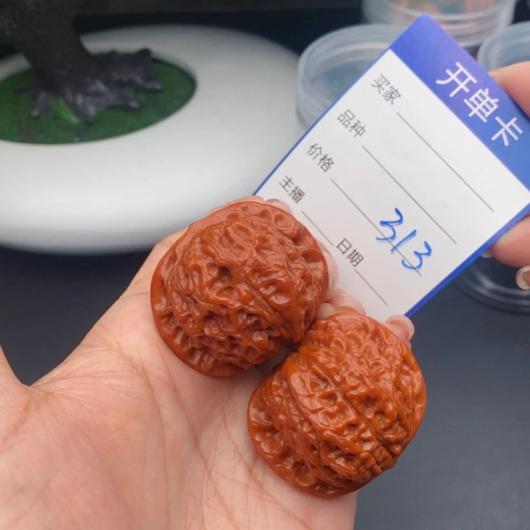 文玩核桃把件40血麒麟313