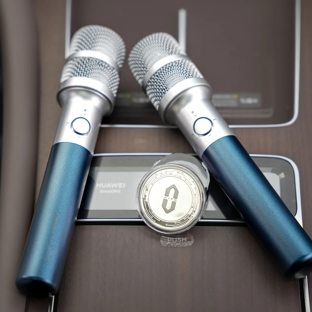 AITO问界 无线双人同享户外K歌娱乐车载麦克风 珍藏版适用问界M9