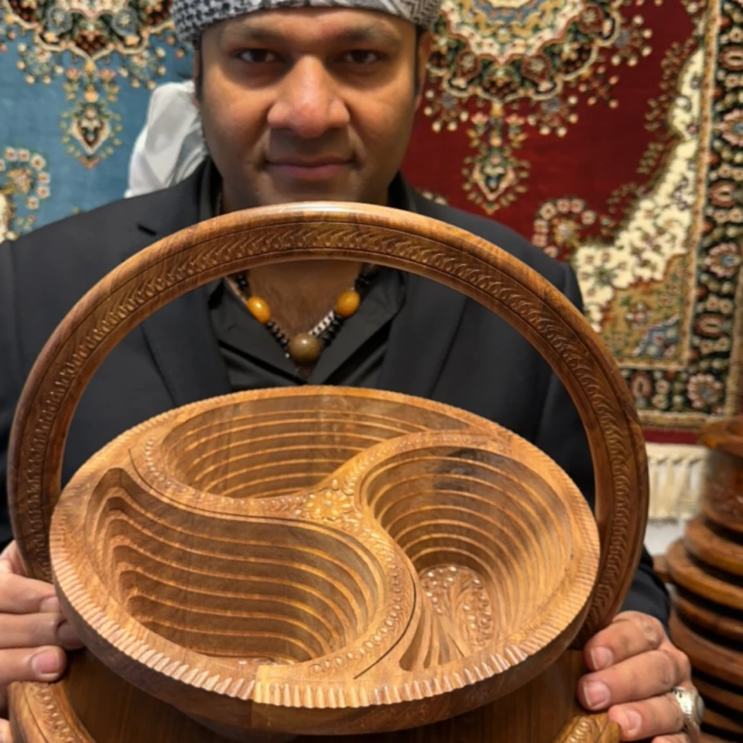 巴基斯坦纯手工黄檀25CM花梨三格格圆形果篮360度悬浮雕刻