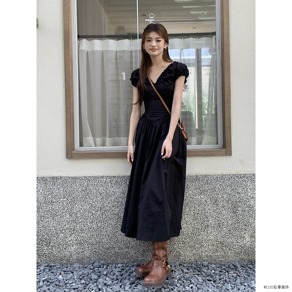 新款潮牌春夏法式泡泡袖收腰黑白长裙露背设计v领连衣裙女后妈裙