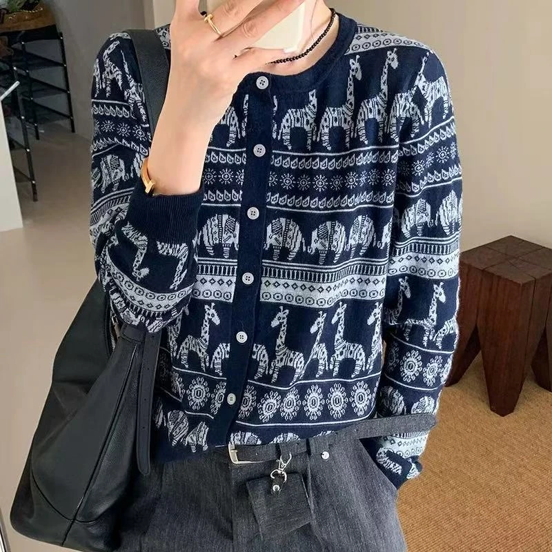 2025秋款提花设计感针织开衫超百搭显瘦上衣外套打底衫女内搭