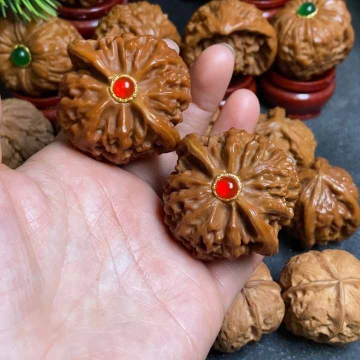 文玩核桃把件宫灯