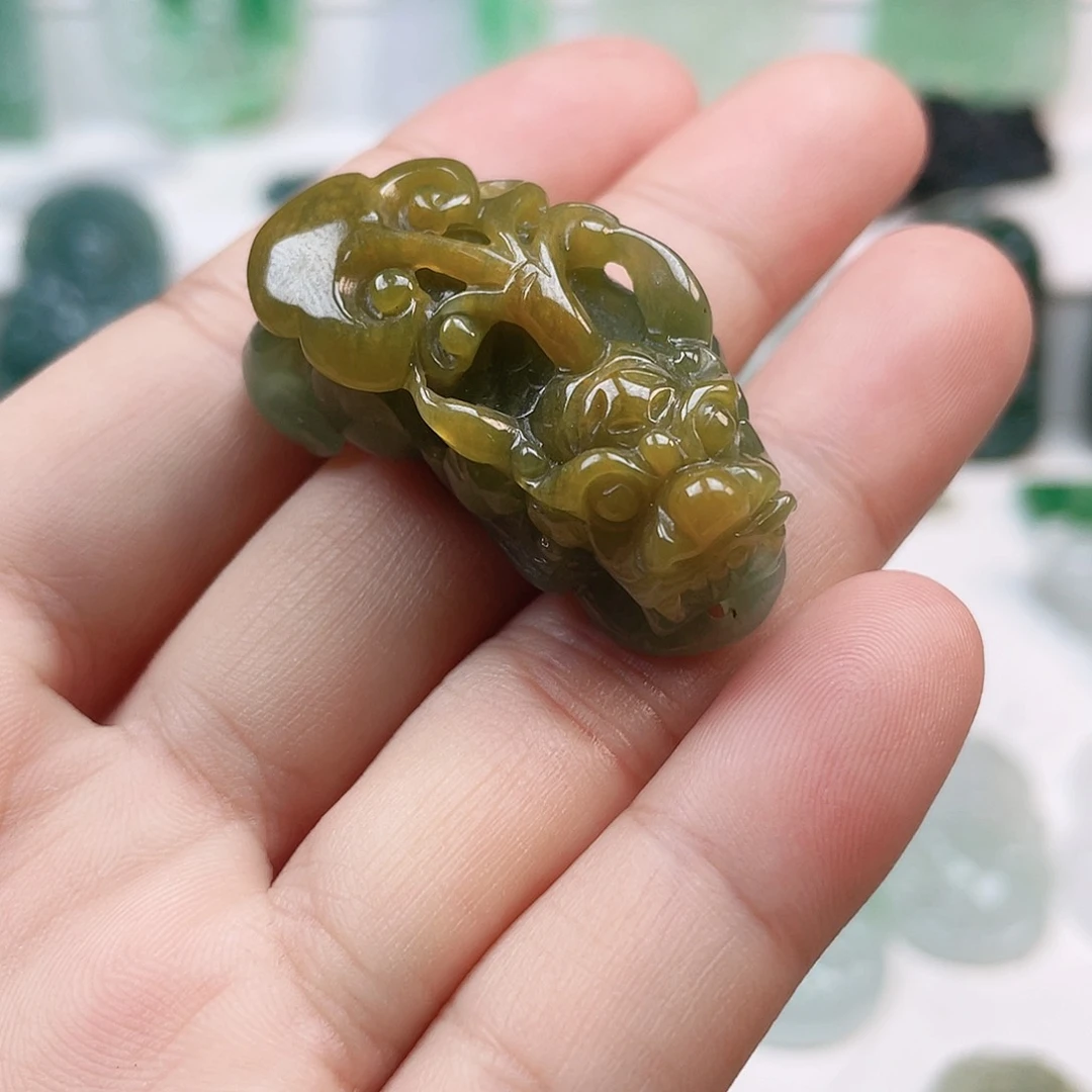 翡翠颈饰未镶嵌貔貅