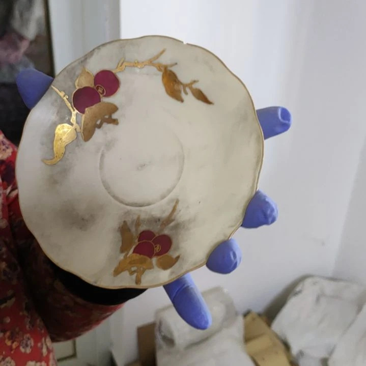 摆件盘子碗茶壶啥都有