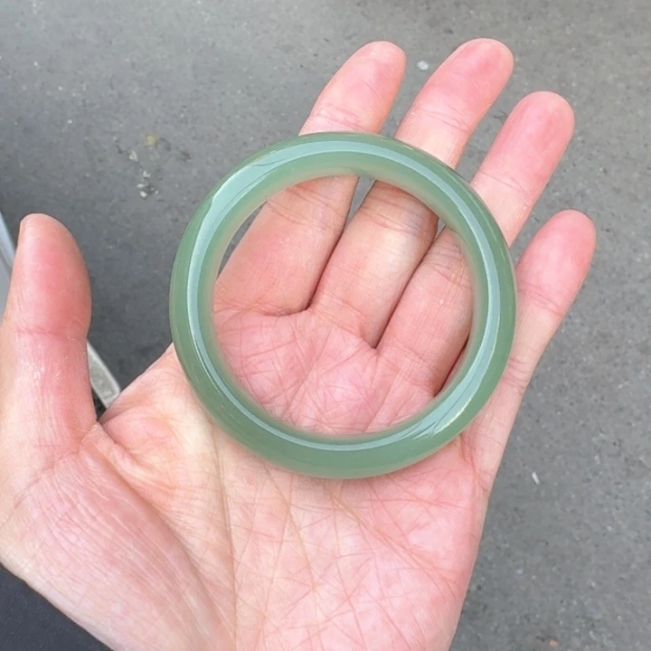 石英质玉手镯未镶嵌坐****牛