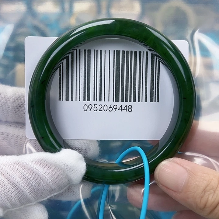 和田玉手镯未镶嵌微瑕61