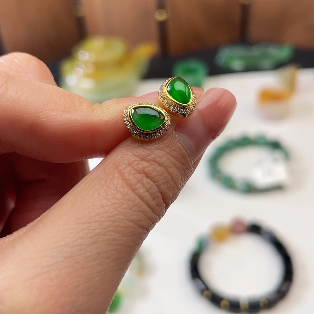 翡翠18K金镶嵌耳饰帝王绿耳钉