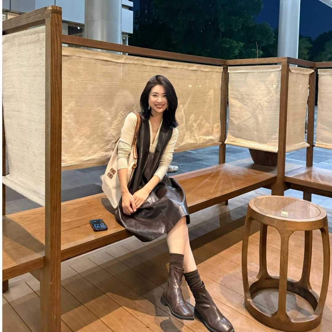 韩系减龄大u领Pu背心连衣裙显瘦背心裙皮裙