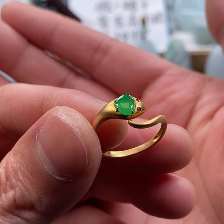 翡翠颈饰18K金镶嵌翡翠