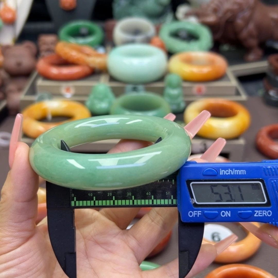 未镶嵌手镯石英岩玉