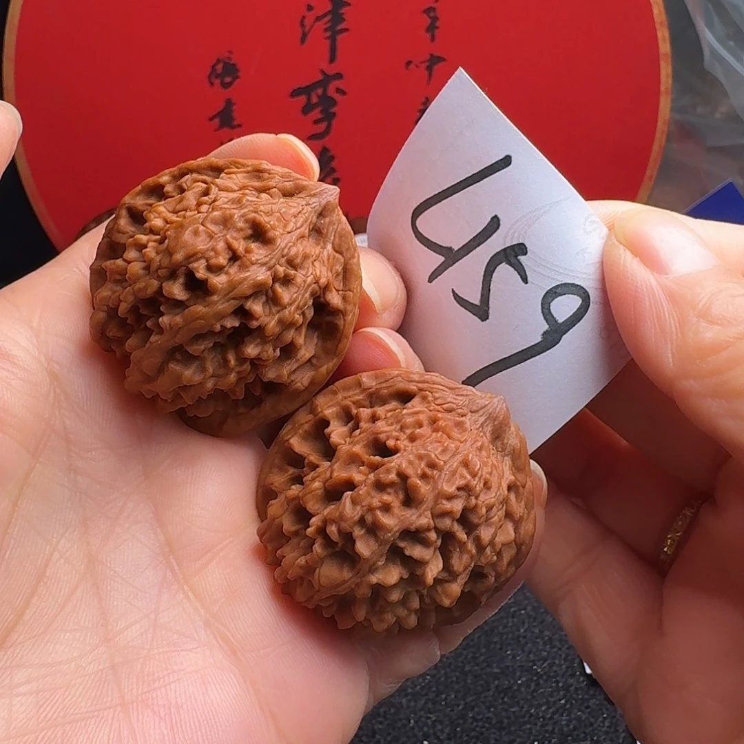 文玩核桃把件39红地闷满天星