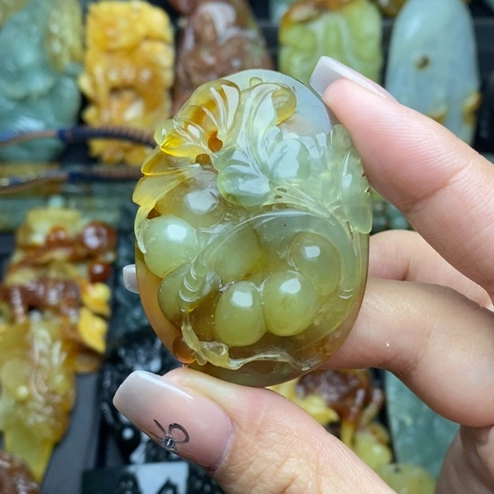 蛇纹石玉未镶嵌颈饰