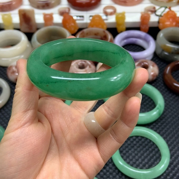 石英质玉未镶嵌手镯