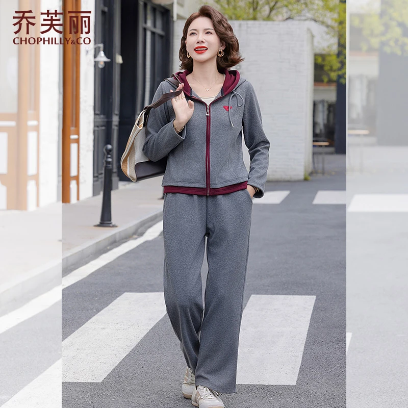 妈妈秋装运动服套装洋气2025新款中老年女春秋外套大码休闲两件套
