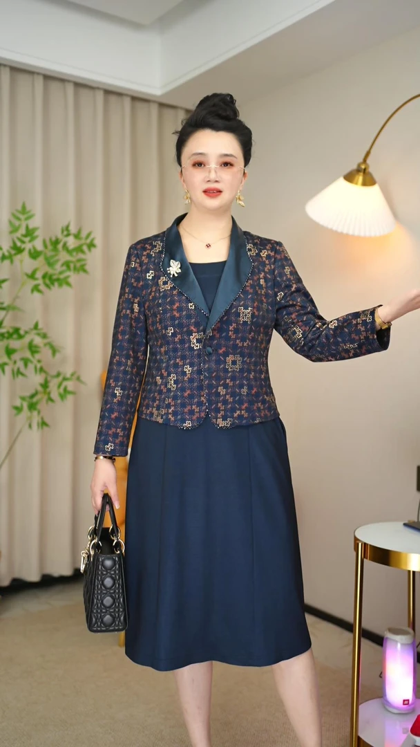 春季新款洋气大码假两件妈妈装连衣裙大气气质遮肉LYQ3