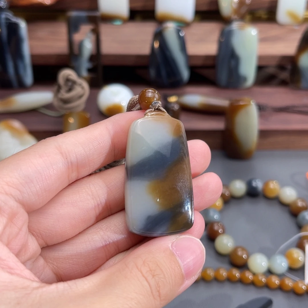 和田玉颈饰未镶嵌