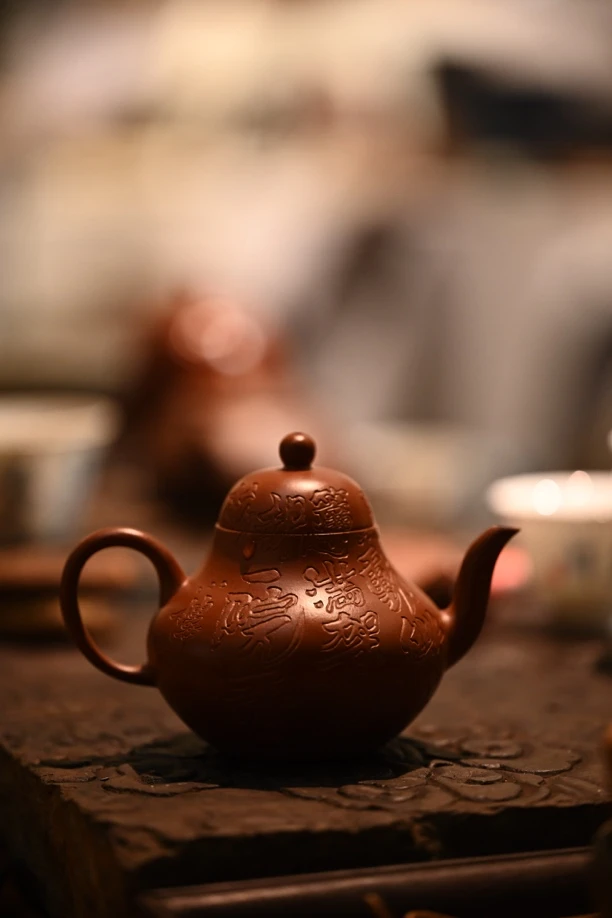 【小楼紫砂陶刻作品】思亭壶/小楼刻壶/180cc/朱泥（微瑕…轻微缩盖）