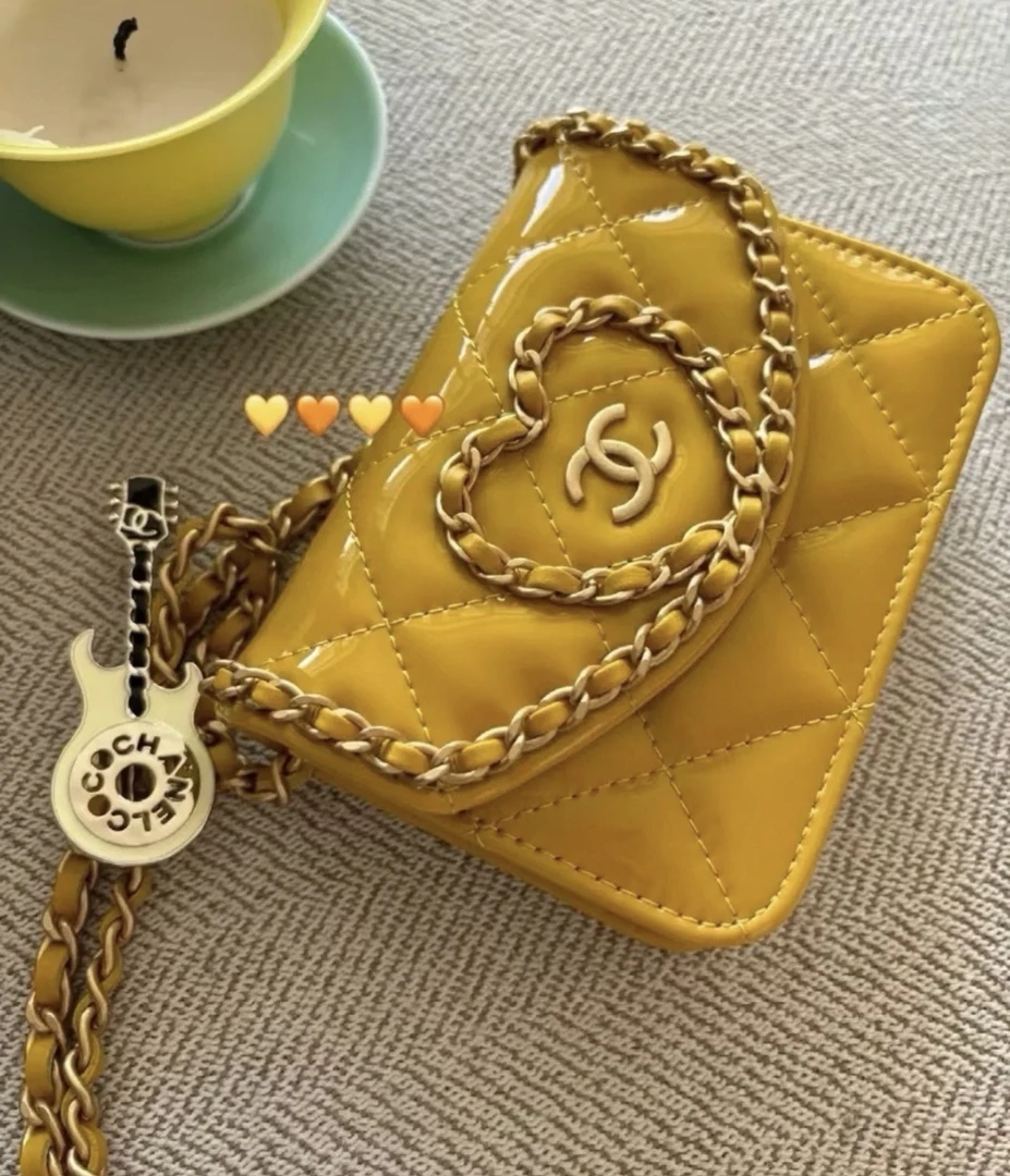 99新 Chanel/香奈儿 24c 招财黄漆皮小废包 芯片 12cm 12031247