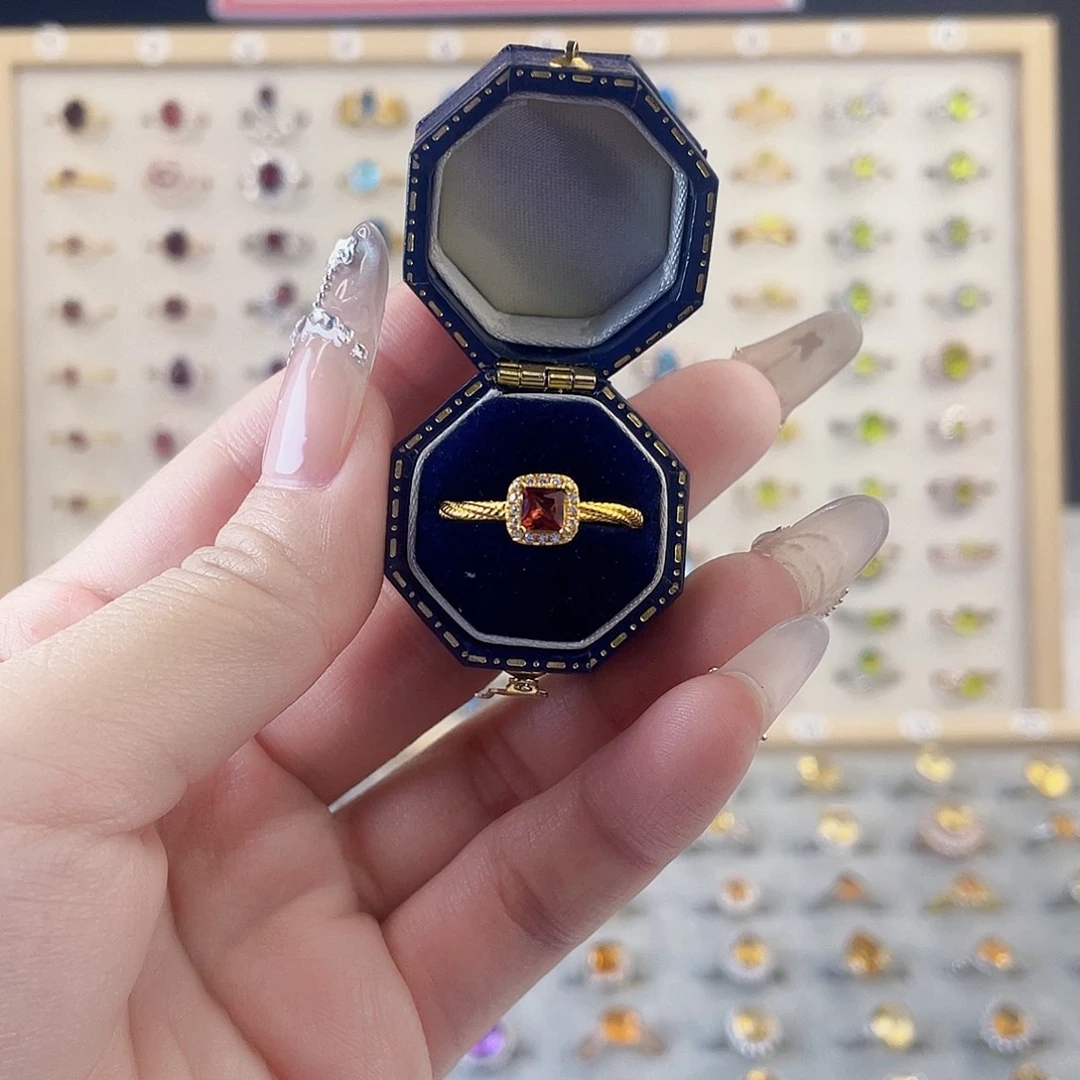 石榴石银S925镶嵌戒指轻奢款戒指