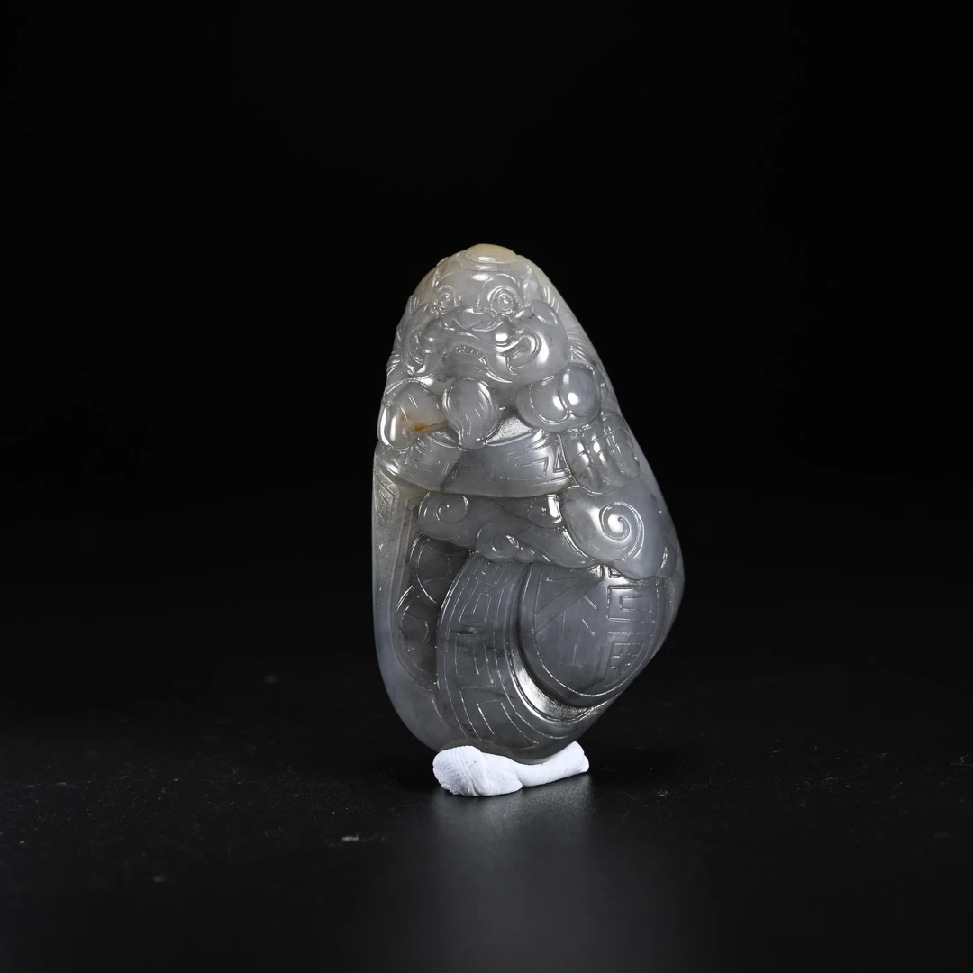 lot8830和田玉瑞兽挂件/保利