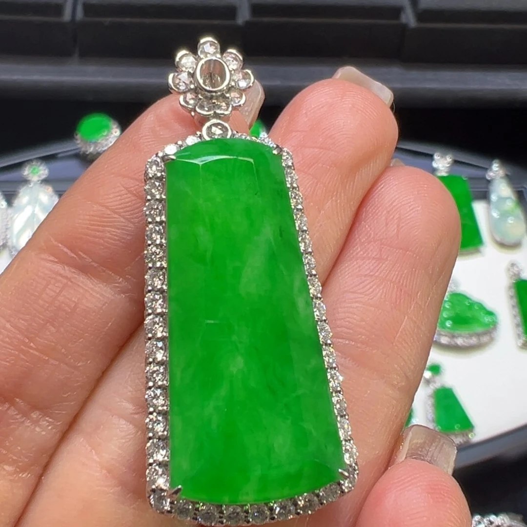 翡翠颈饰18K金镶嵌收到货48小时鉴赏期