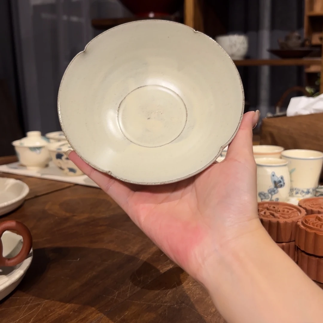 瓷片陶瓷。      陶瓷。