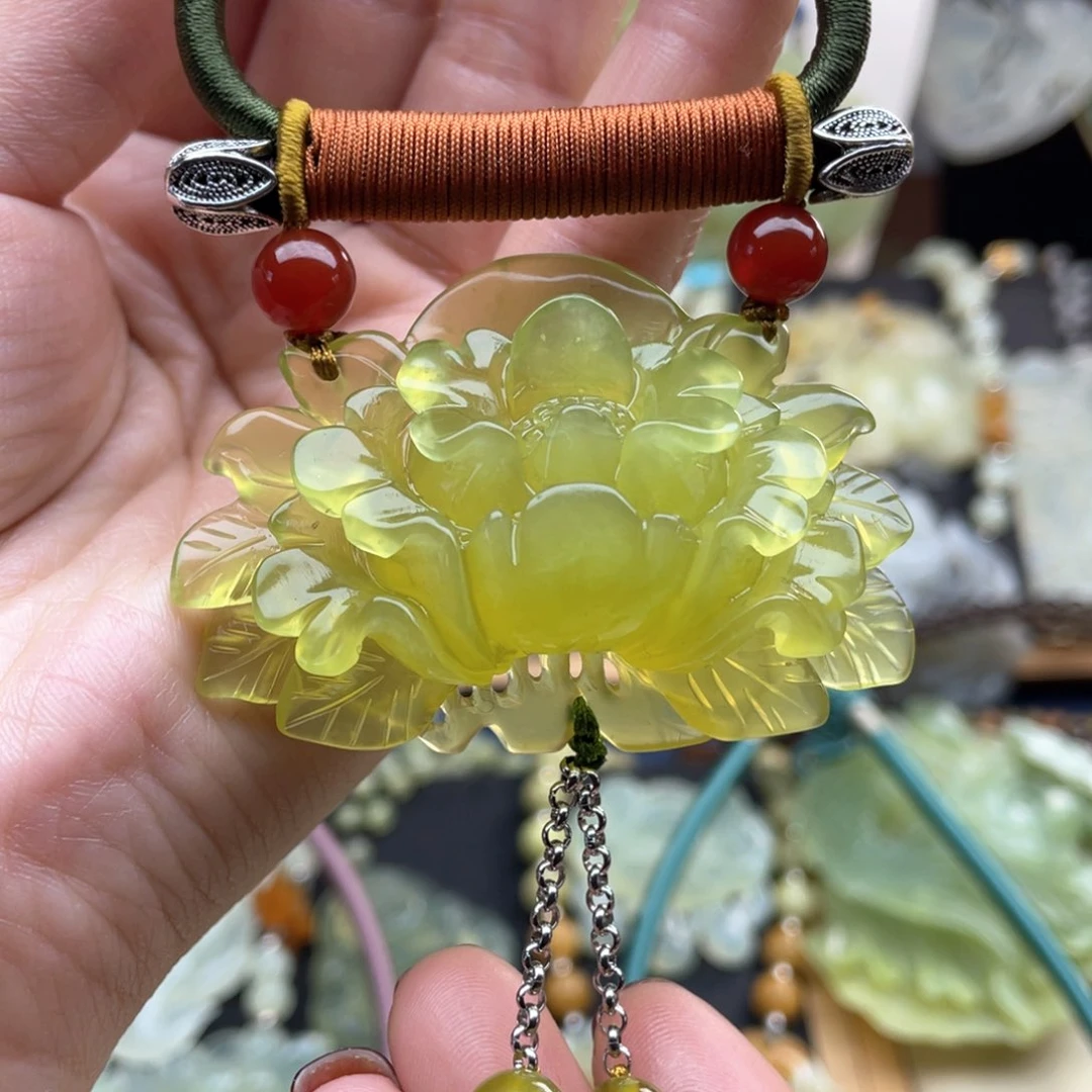 蛇纹石玉颈饰未镶嵌