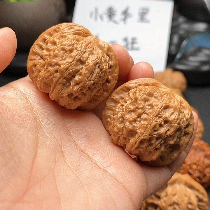 文玩核桃吊坠血麒麟39尺