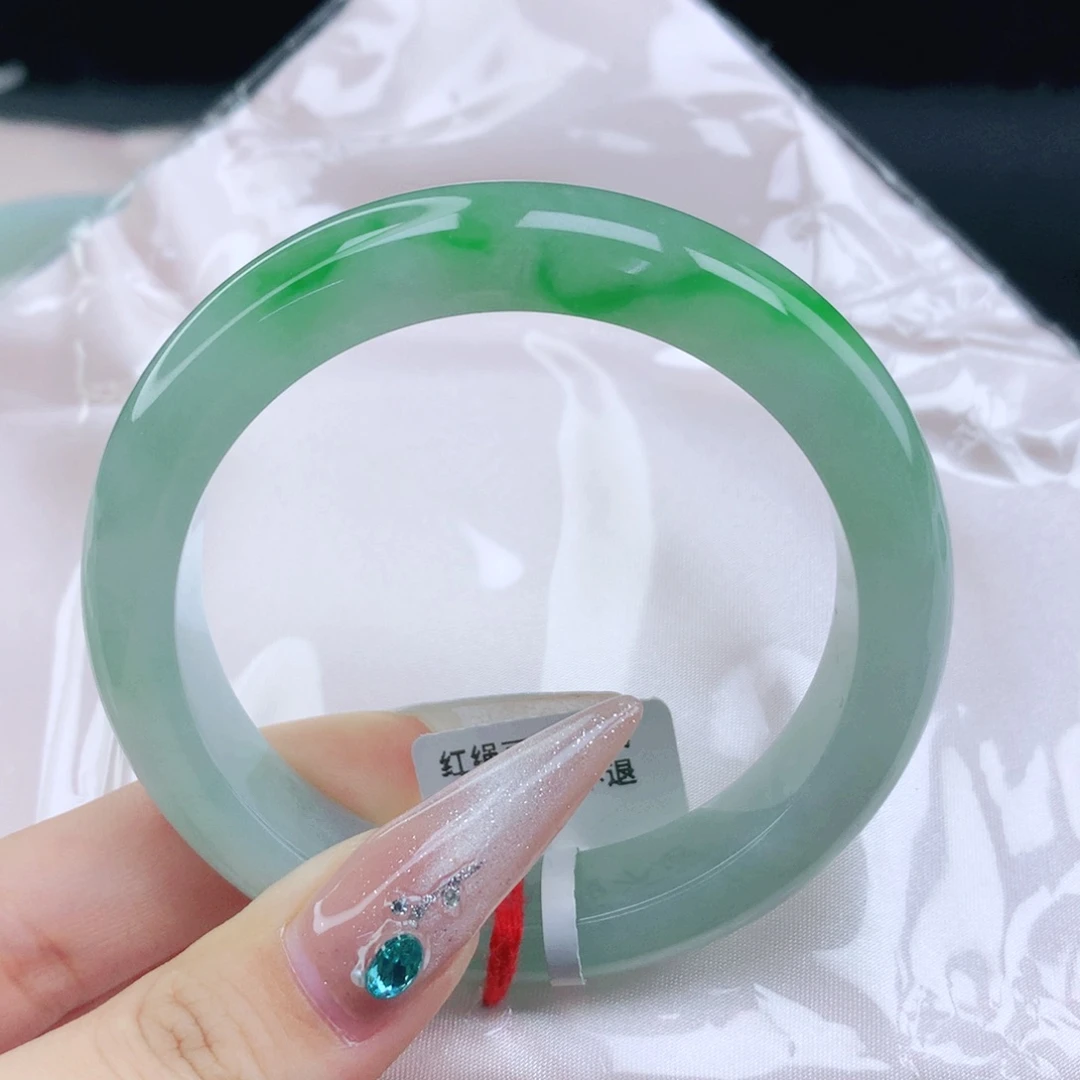 翡翠手镯未镶嵌杨*56圈
