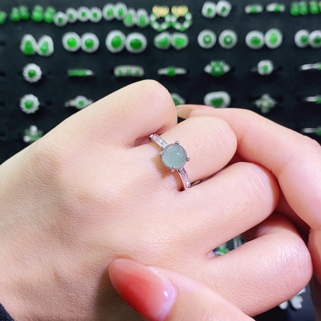 会***行翡翠银S925镶嵌戒指多样性