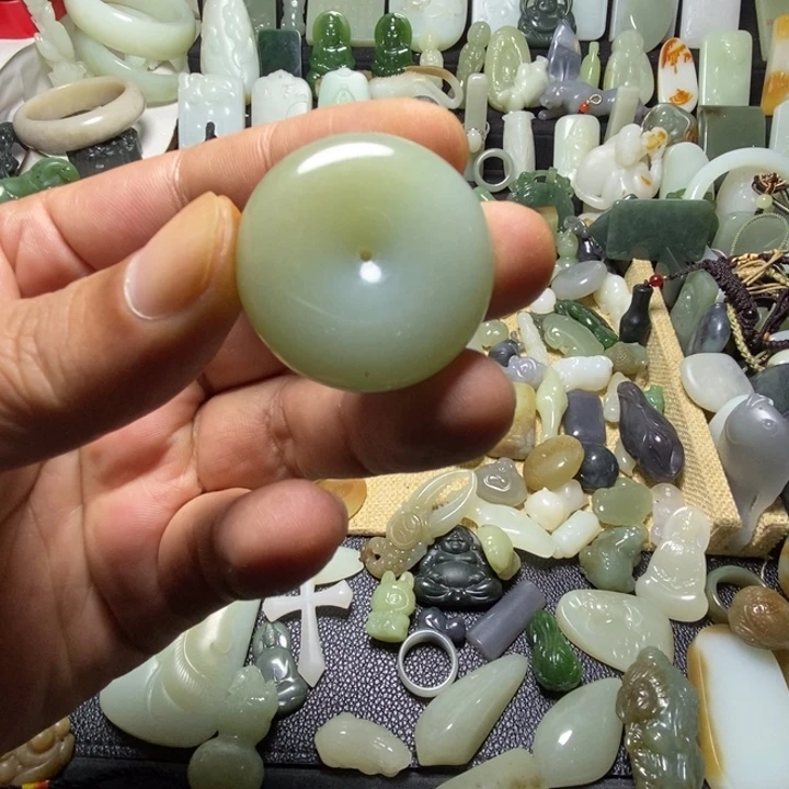 宋***科和田玉（糖玉）未镶嵌颈饰