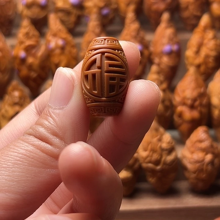 閑***鶴橄榄核吊坠橄榄核