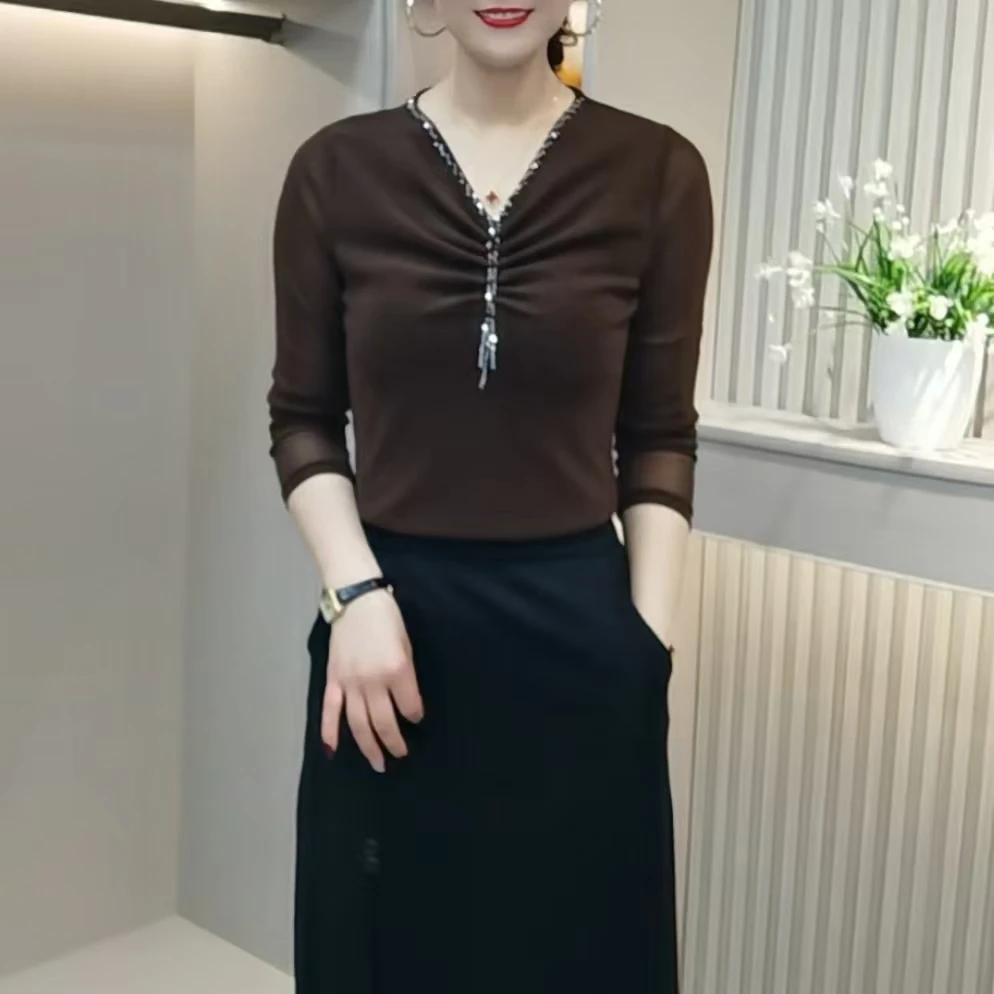 2025新款时尚洋气特色手工穿珠设计上衣百搭气质简约V领小衫