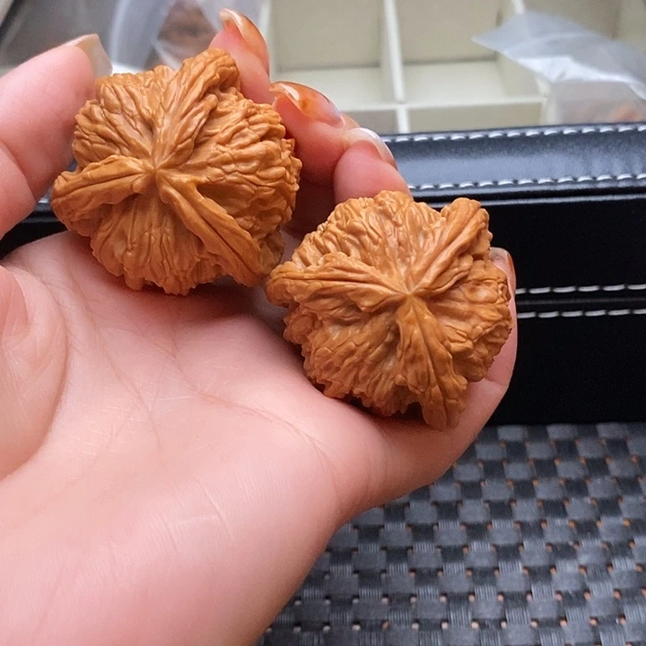 可***枫文玩核桃吊坠42尺 白